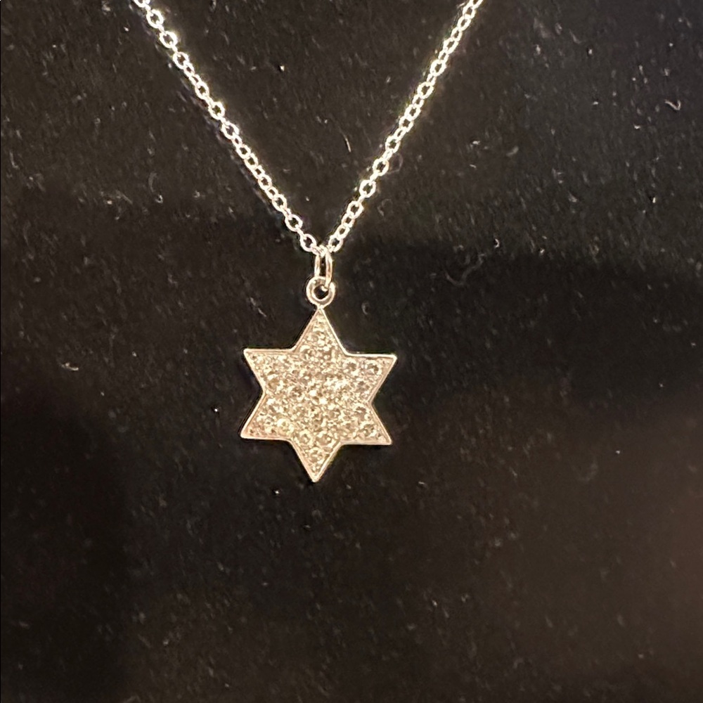 Star of David Crystal Encrusted Silver Tone Pendant Necklace. Gorgeous